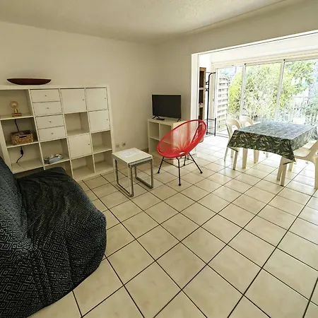 T2 En Rez-de-jardin Avec Piscine, Tennis Et Parking Proche - Fr-1-607-211 Lägenhet