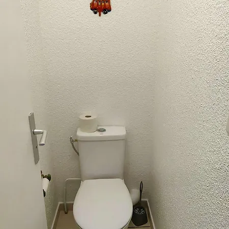 T2 En Rez-de-jardin Avec Piscine, Tennis Et Parking Proche - Fr-1-607-211 *