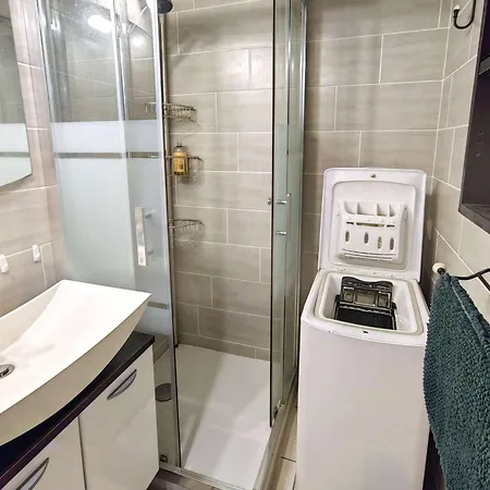 Apartment Joli T2 Rez-de-jardin Avec Piscine Et Parking - Fr-1-607-211