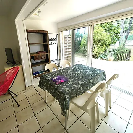 T2 En Rez-de-jardin Avec Piscine, Tennis Et Parking Proche - Fr-1-607-211 Agde