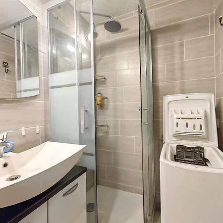 Joli T2 Rez-de-jardin Avec Piscine Et Parking - Fr-1-607-211 Apartment
