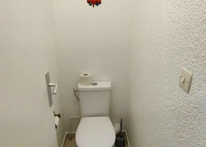 T2 En Rez-de-jardin Avec Piscine, Tennis Et Parking Proche - Fr-1-607-211 *