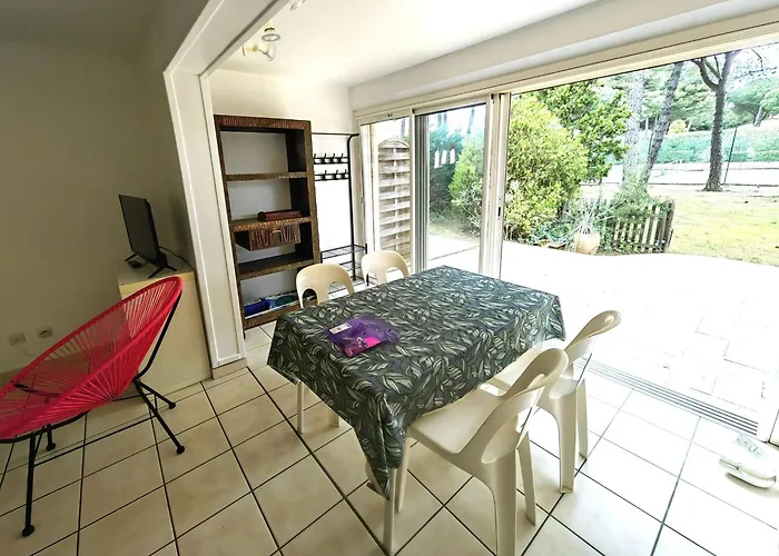 T2 En Rez-de-jardin Avec Piscine, Tennis Et Parking Proche - Fr-1-607-211 Agde