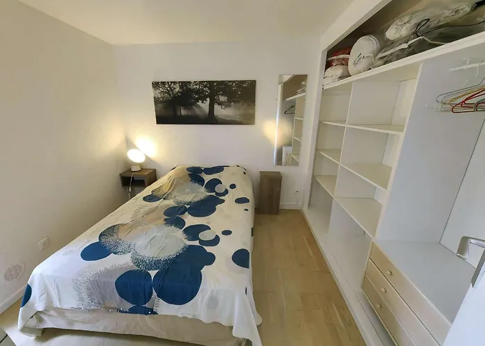 Διαμέρισμα T2 En Rez-de-jardin Avec Piscine, Tennis Et Parking Proche - Fr-1-607-211 *